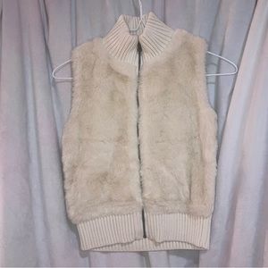 GAP kids L, zipper faux fur vest cream colored